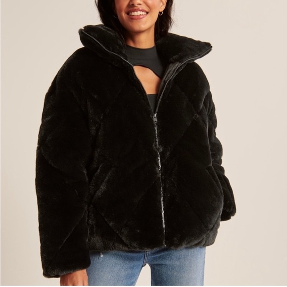 NWOT Abercrombie & Fitch :: Oversized Faux Fur Quilted Puffer :: Black :: size S - Picture 3 of 6